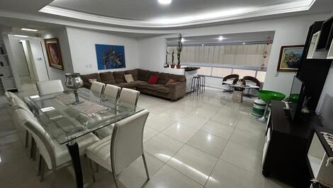GREAT 3 BEDROOM APARTMENT - BEACHFRONT BUILDING