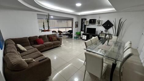 GREAT 3 BEDROOM APARTMENT - BEACHFRONT BUILDING