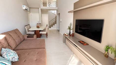 Lindo Dúplex na Praia de Mariscal com 02 suítes