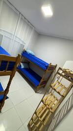 Quarto solteiro beliches