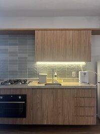 Cozinha completa com todos utensílios.