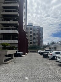Garagem do condomínio.