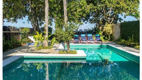 Cambaquara Beachfront House in Juquehy