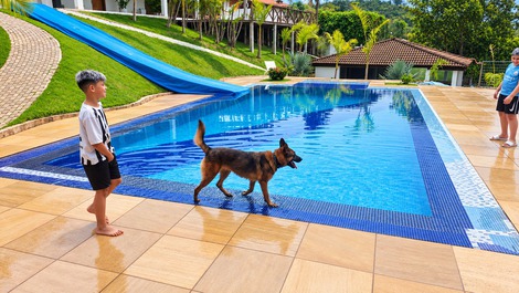 Country house in Atibaia with swimming pool with slide, sauna and much more.