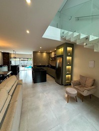 Triplex com Piscina Aquecida + 5 Ar Condicionado