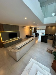 Triplex com Piscina Aquecida + 5 Ar Condicionado