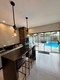 Triplex com Piscina Aquecida + 5 Ar Condicionado