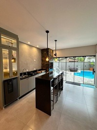 Triplex com Piscina Aquecida + 5 Ar Condicionado