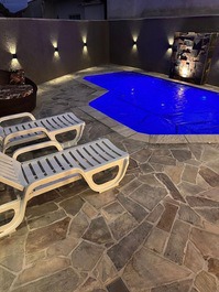 Triplex com Piscina Aquecida + 5 Ar Condicionado
