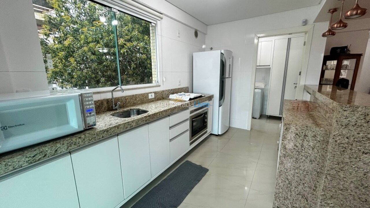 Casa para aluguel de temporada em Bombinhas (Praia de Bombas)
