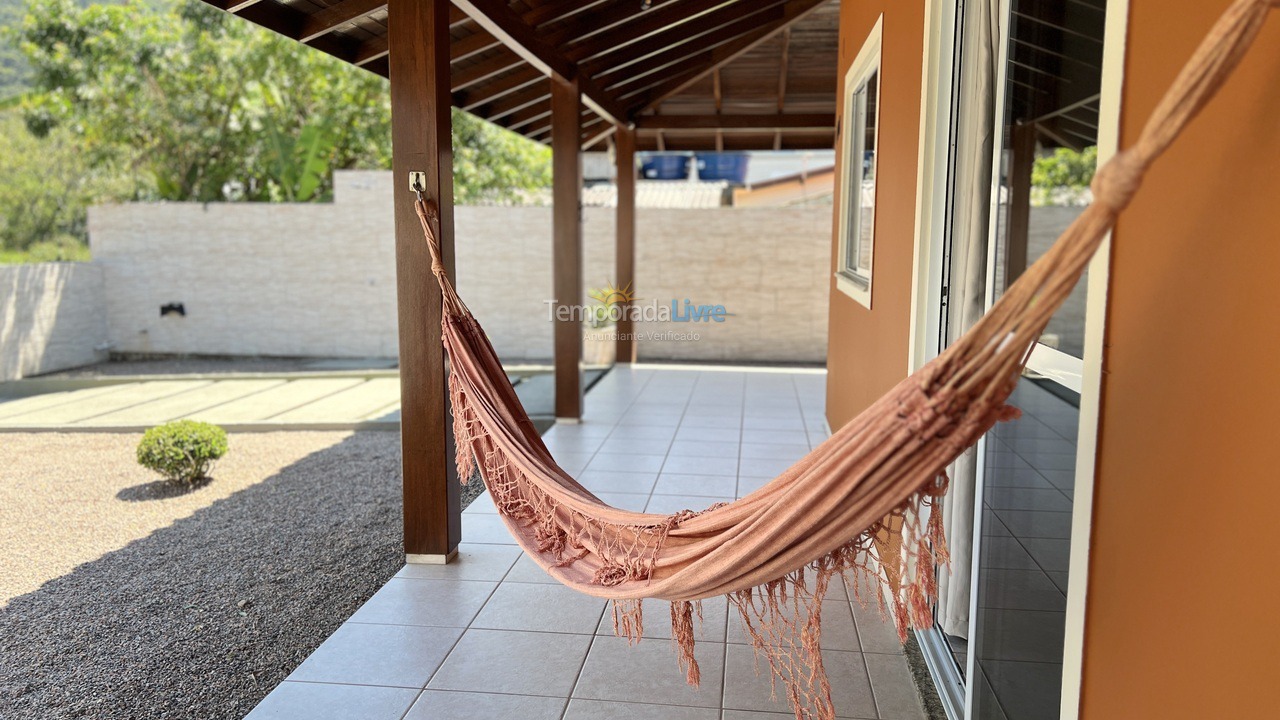 Casa para aluguel de temporada em Governador Celso Ramos (Praia de Palmas)