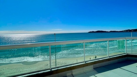 COBERTURA DÚPLEX BEIRA MAR