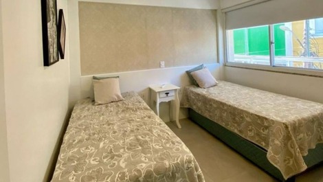 HERMOSO APARTAMENTO QUADRA MAR, EN EL CENTRO