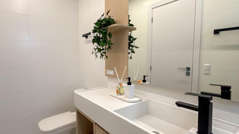 Apartamento c/3 suites na praia de Mariscal