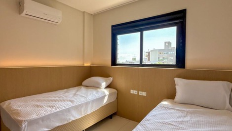 Apartamento c/3 suites na praia de Mariscal