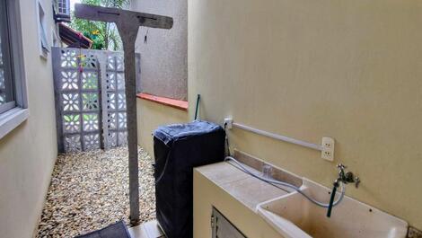 House with Pool and 4 Bedrooms 200m from Mariscal Beach