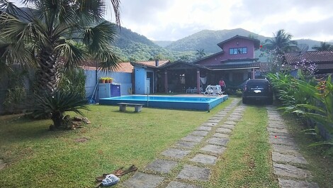 Casa con piscina en la playa de Lagoinha, Ubatuba (ambiente familiar)