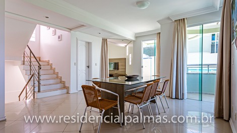 House with 3 master suites and swimming pool.