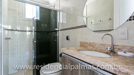 House with 3 master suites and swimming pool.
