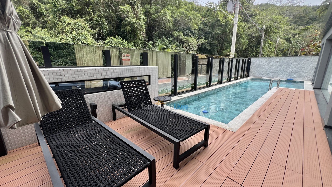 Apartamento para alquiler de vacaciones em Governador Celso Ramos (Praia de Palmas)