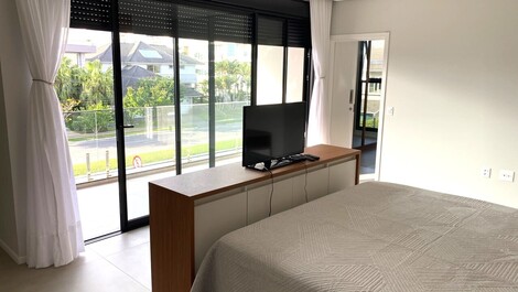 Casa nueva con 4 suites, muy cerca del mar. ¡Precios a consultar!