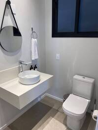 Casa nueva con 4 suites, muy cerca del mar. ¡Precios a consultar!