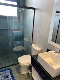 Casa nueva con 4 suites, muy cerca del mar. ¡Precios a consultar!