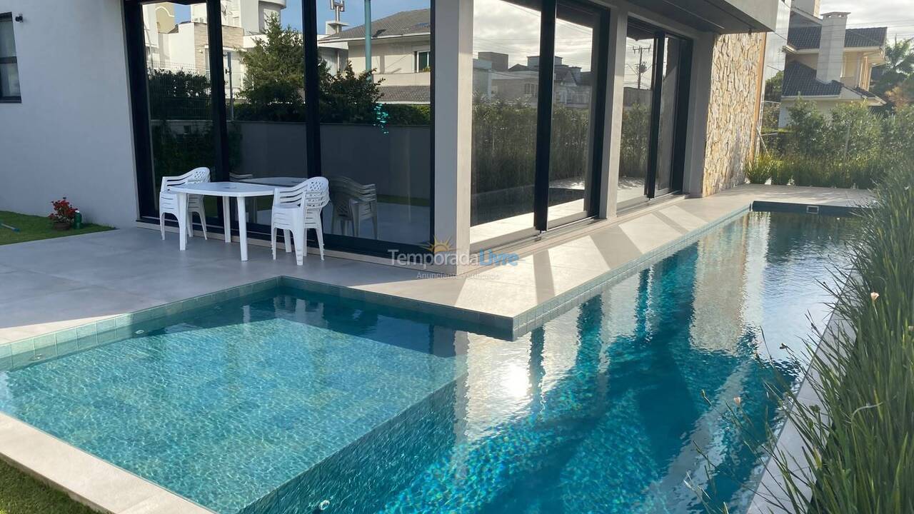 Casa para alquiler de vacaciones em Florianopolis (Jurerê Internacional)