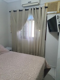 Quarto cama de casal,  tv, ar condicionado 