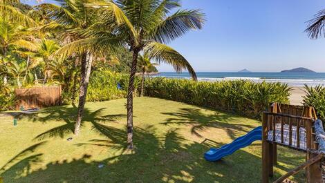 Baleia Beach with 1,100 meters of private beachfront!