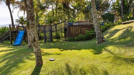 Baleia Beach with 1,100 meters of private beachfront!