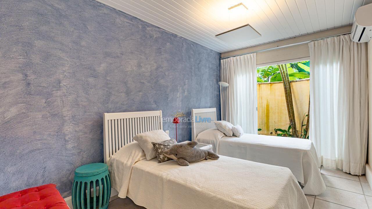 House for vacation rental in São Sebastião (Praia da Baleia)
