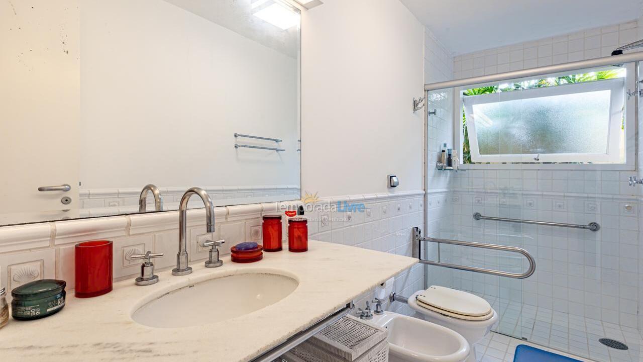 House for vacation rental in São Sebastião (Praia da Baleia)