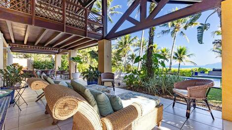 Baleia Beach with 1,100 meters of private beachfront!