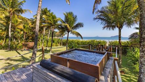 Baleia Beach with 1,100 meters of private beachfront!