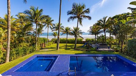 Baleia Beach with 1,100 meters of private beachfront!