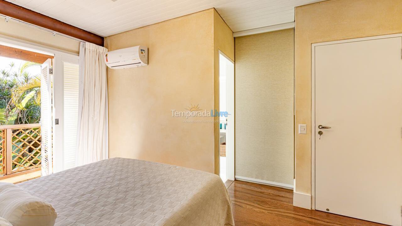 House for vacation rental in São Sebastião (Praia da Baleia)
