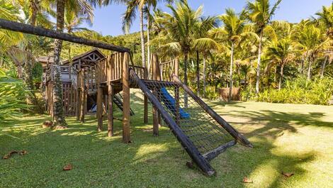 Baleia Beach with 1,100 meters of private beachfront!