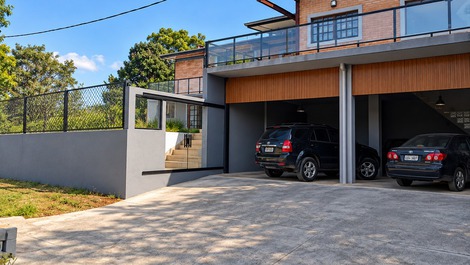 CASA DA COLINA – Chácara 18 pessoas, piscina 50m2 + área gourmet -