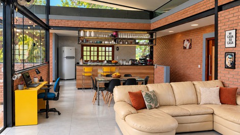 CASA DA COLINA – Chácara 18 pessoas, piscina 50m2 + área gourmet -