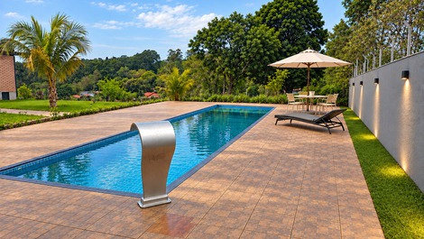 CASA DA COLINA – Chácara 18 pessoas, piscina 50m2 + área gourmet -