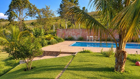 CASA DA COLINA – Chácara 18 pessoas, piscina 50m2 + área gourmet -