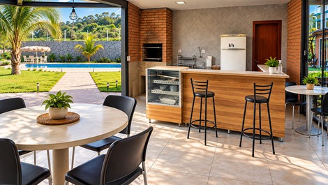 CASA DA COLINA – Chácara 18 pessoas, piscina 50m2 + área gourmet -