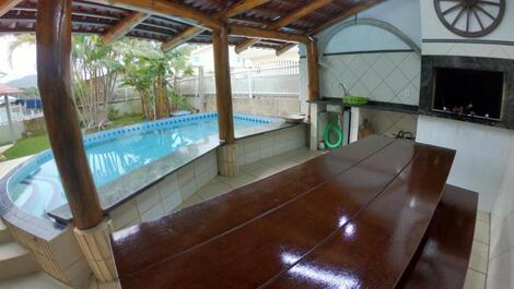 Excelente casa, 5 dormitórios casal, suíte PCD, piscina bar muito show