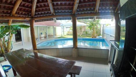 Excelente casa, 5 dormitórios casal, suíte PCD, piscina bar muito show