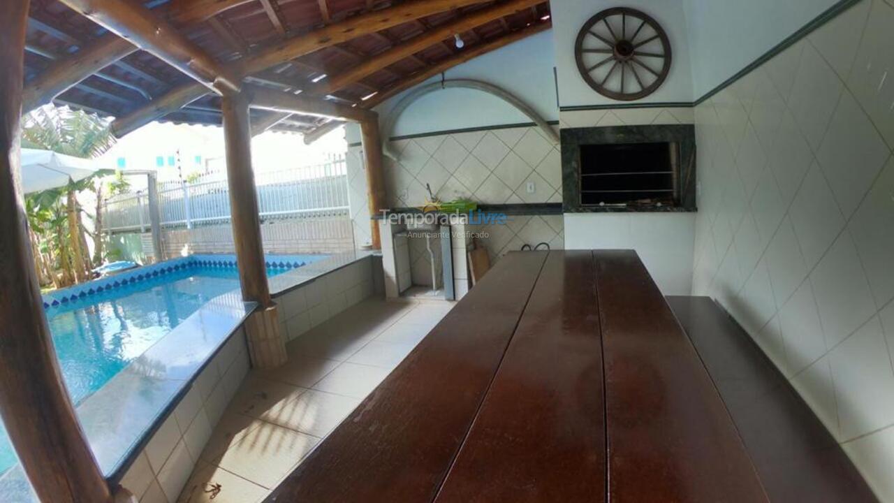 Casa para aluguel de temporada em Governador Celso Ramos (Praia de Palmas)