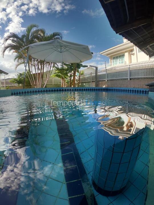 Casa para aluguel de temporada em Governador Celso Ramos (Praia de Palmas)