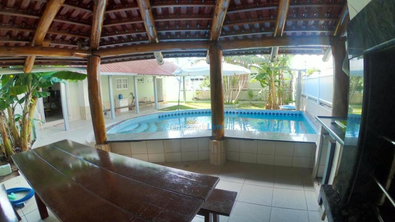 Casa para aluguel de temporada em Governador Celso Ramos (Praia de Palmas)