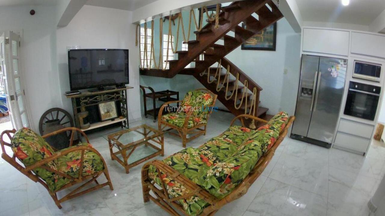 Casa para aluguel de temporada em Governador Celso Ramos (Praia de Palmas)