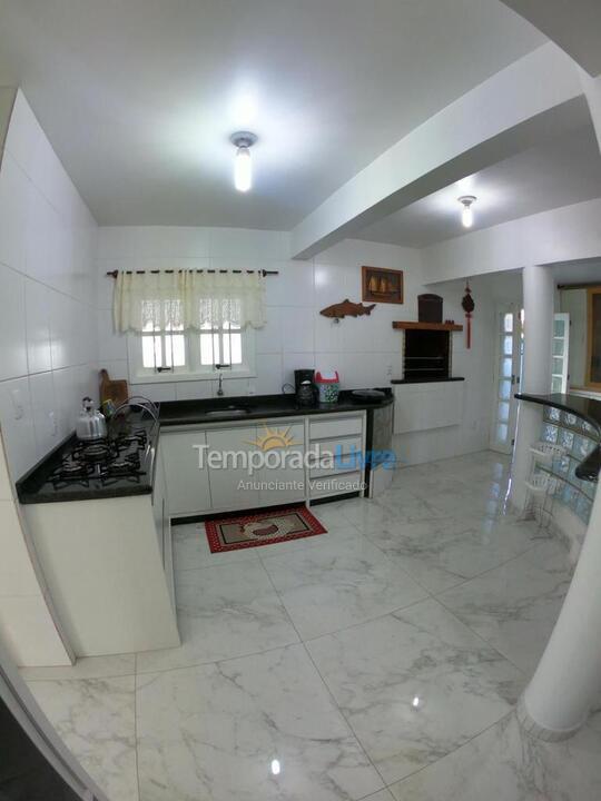 Casa para aluguel de temporada em Governador Celso Ramos (Praia de Palmas)